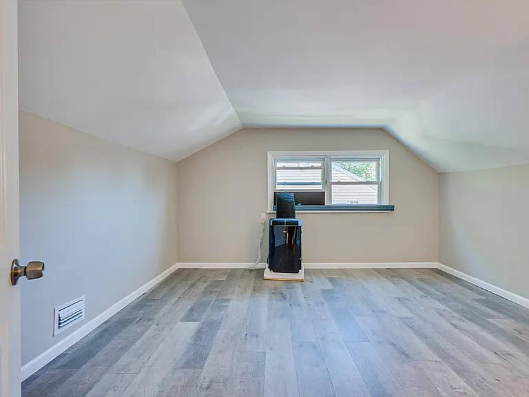 15 Woodmere St #15 — Photo 9