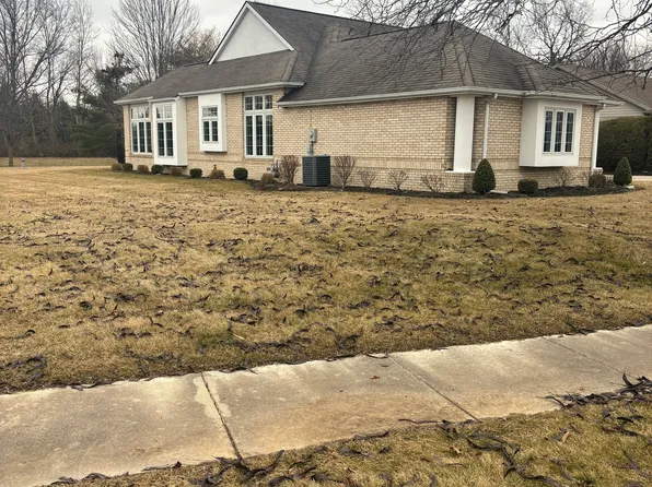 8123 W Ashford Ln, Muncie, IN 47304