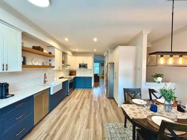 33860 Marshall Rd #17, Abbotsford, BC V2S 0E8