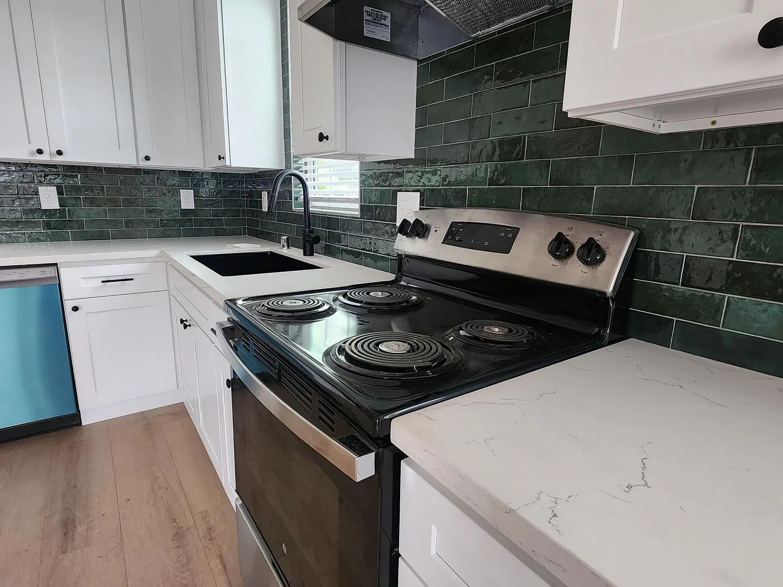 2 bed, 755 sqft, $2,350 — Photo 3