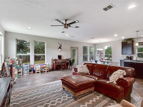 4th image of 17604 Panorama Dr