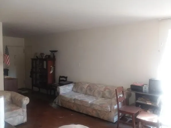 413 Grand image 1 of 5