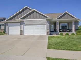 816 Palmyra Dr NE, Cedar Rapids, IA 52402