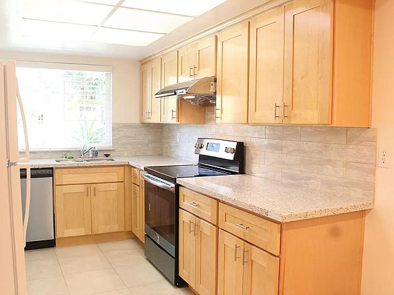 5th image of 936 Bellhurst Ave