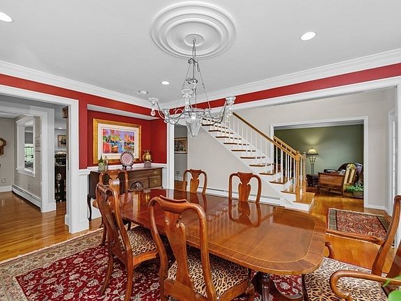 4th image of 7 James Ave