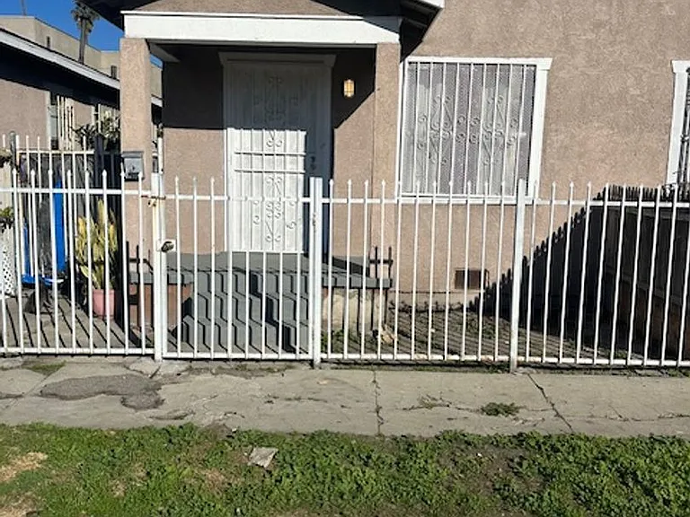 8330 S Figueroa St — Photo 15