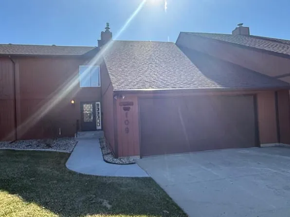 109 Summerwood Dr, Watertown, SD 57201