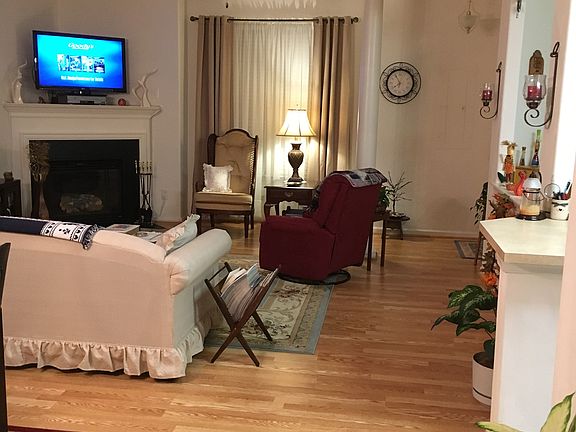 4th image of 214 Ellis Dr