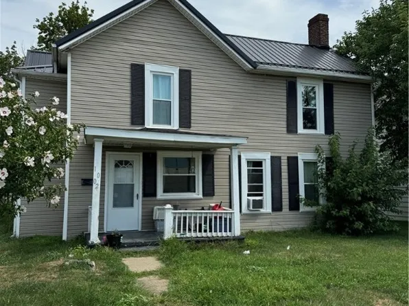 1002 Chestnut St, Coshocton, OH 43812