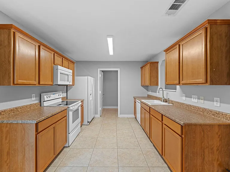 9002 Kerry Prairie Ln — Photo 5