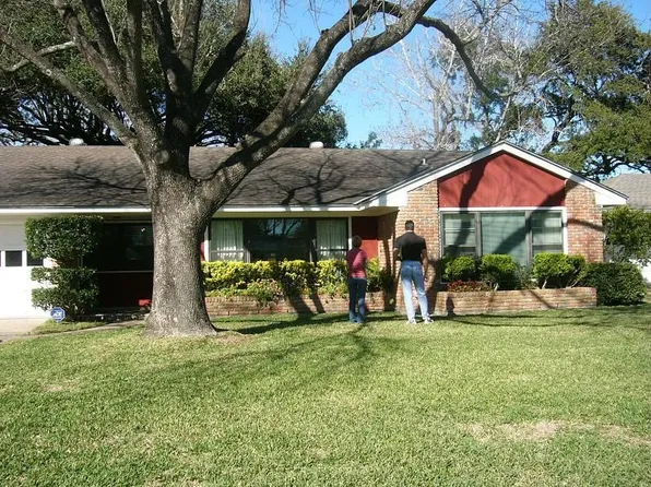 4814 Creekbend Dr, Houston, TX 77035