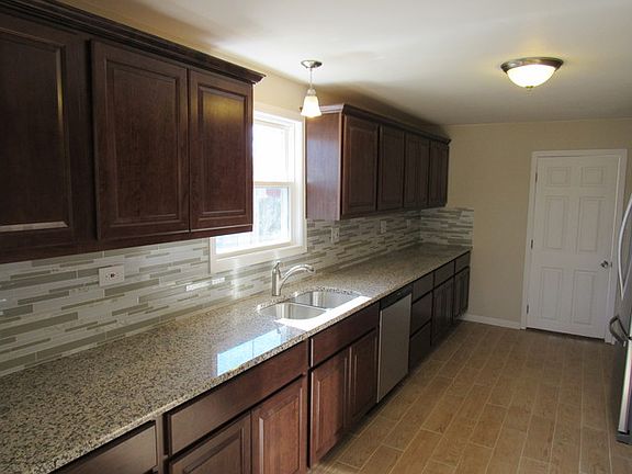 4th image of 3216 Harper Ave