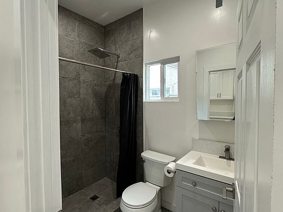 5th image of 2416 Cabrillo Ave #B
