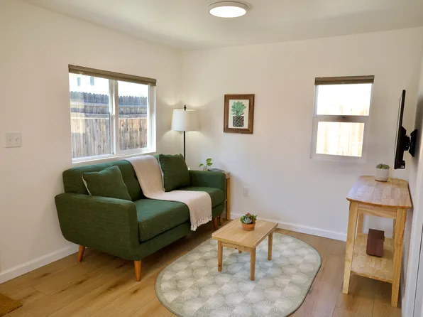 909 1/2 College Ave, Redlands, CA 92374