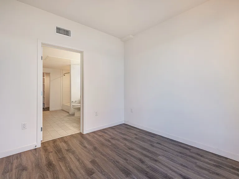 1400 FIG Apartments — Photo 69
