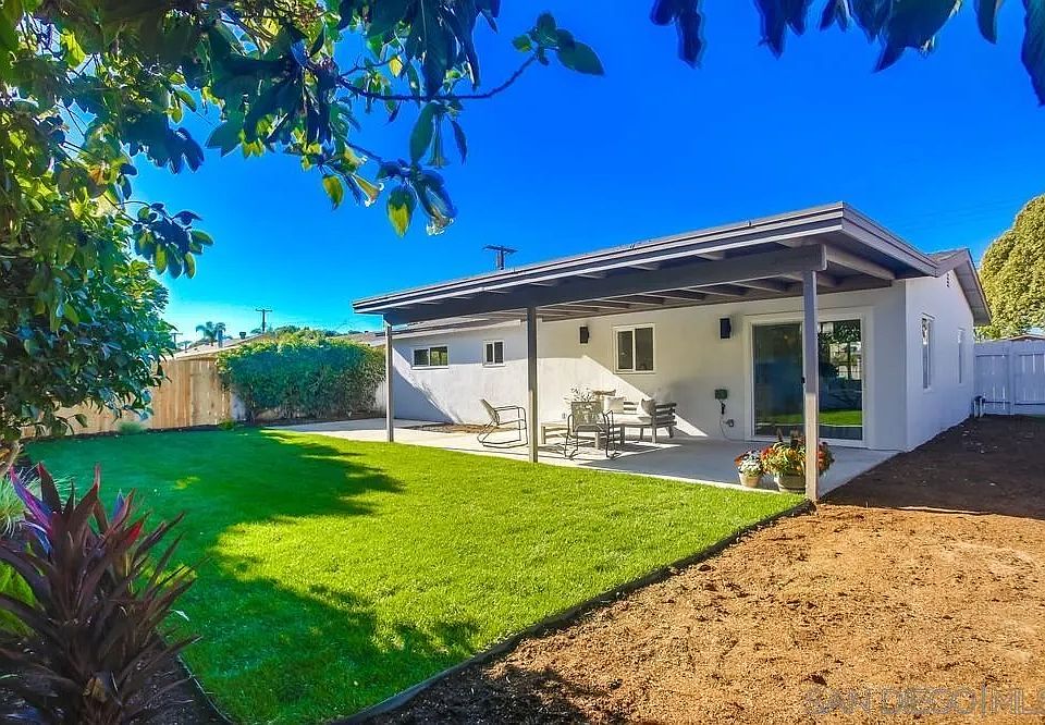 2nd image of 3257 Carolyn Cir