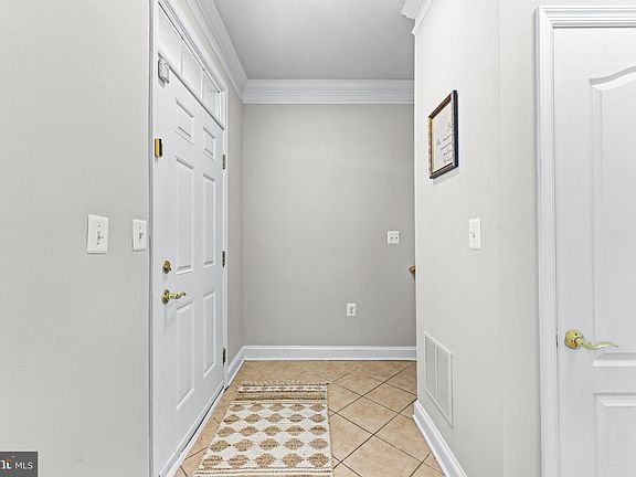 5th image of 224 N Summit Ave #28
