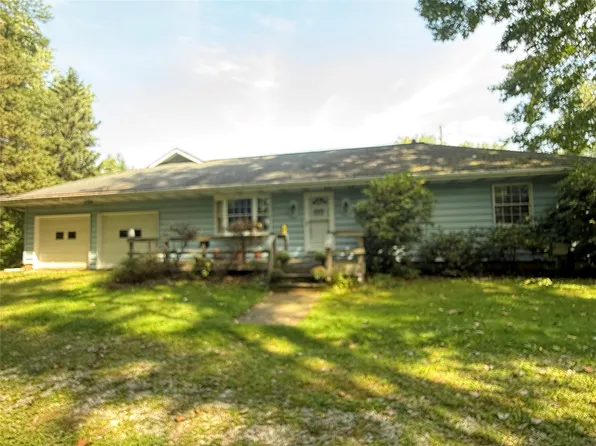11372 E Lake Rd, North East, PA 16428