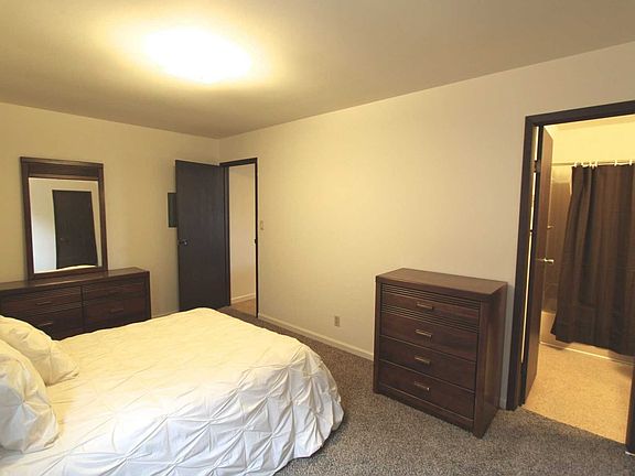 2nd image of 200 State Line Rd #58e4dfd1d