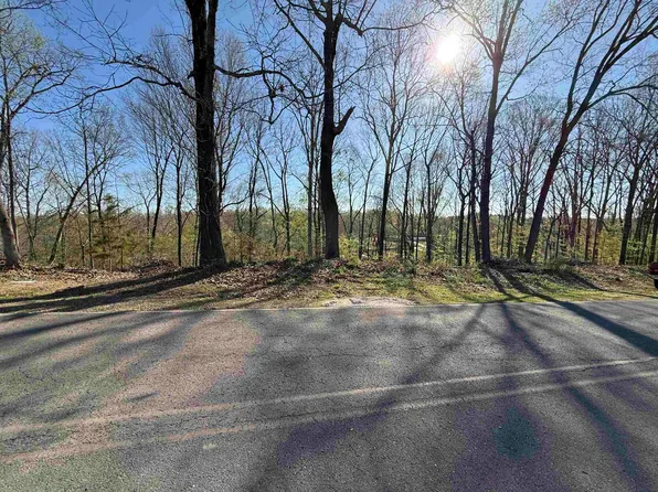 335 Shoreline Dr, Killen, AL 35645