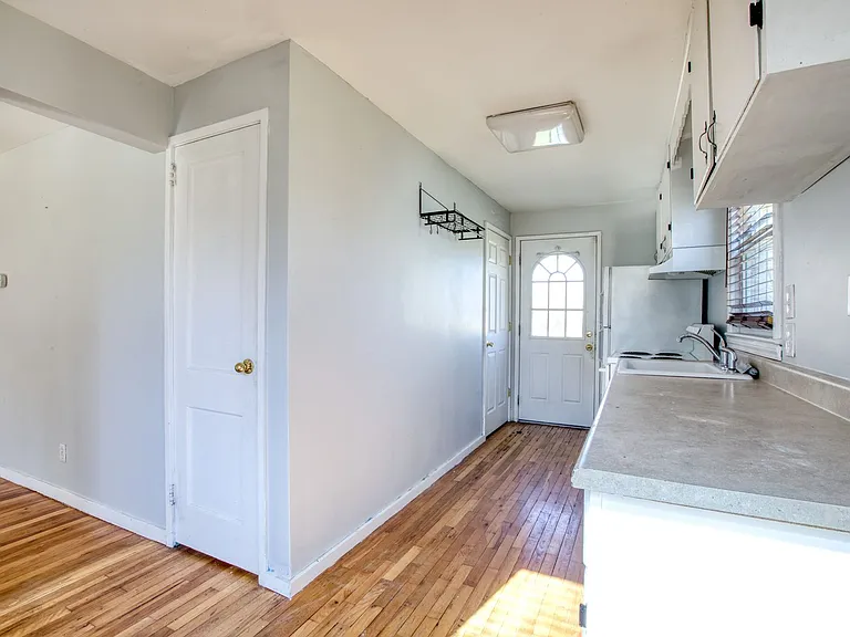 124 Mayflower St — Photo 6