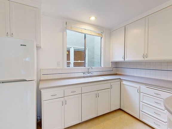 5th image of 110 Forest View Dr