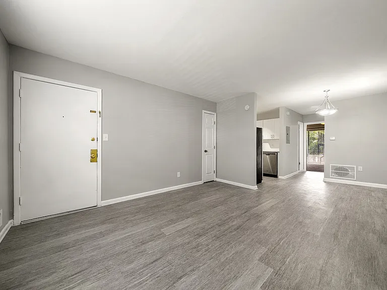 Georgian Oaks Apartments 2 — Photo 8