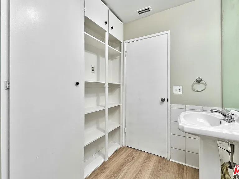 429 S Orange Dr — Photo 31