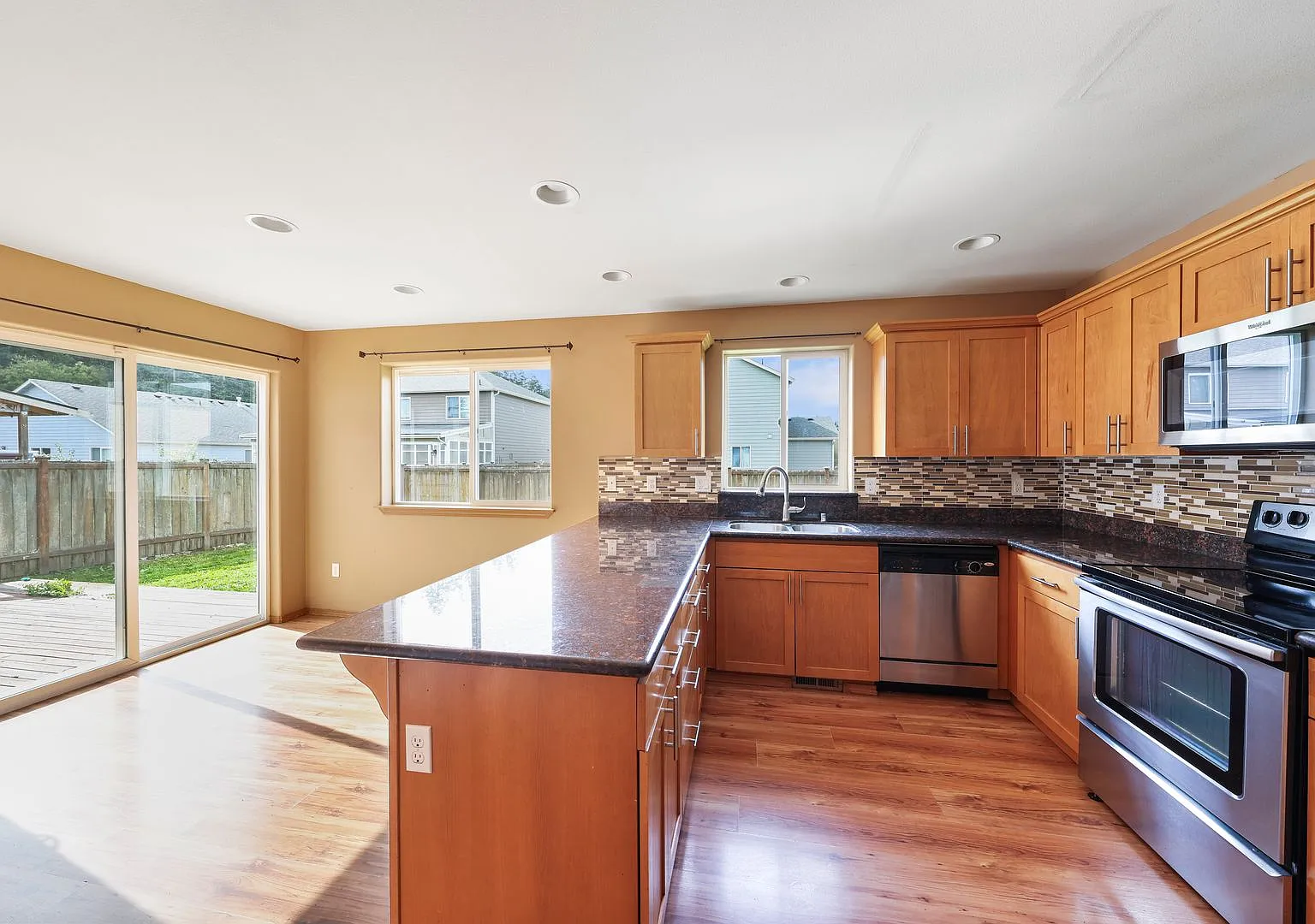 3 Bed 2.5 Bath - 3 Car Garage - Groups - Pet Friendly - NAS Whidbey — Photo 4