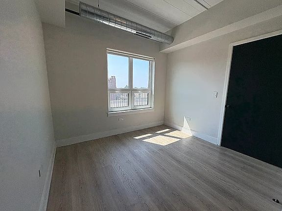 5th image of 943 W Belmont Ave #941-603