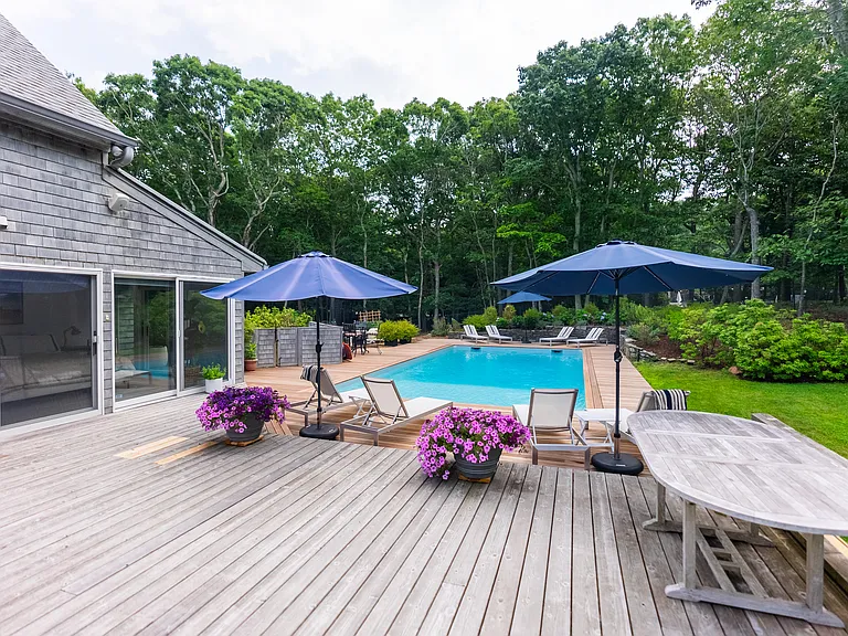 10 Crows Nest Cir — Photo 2