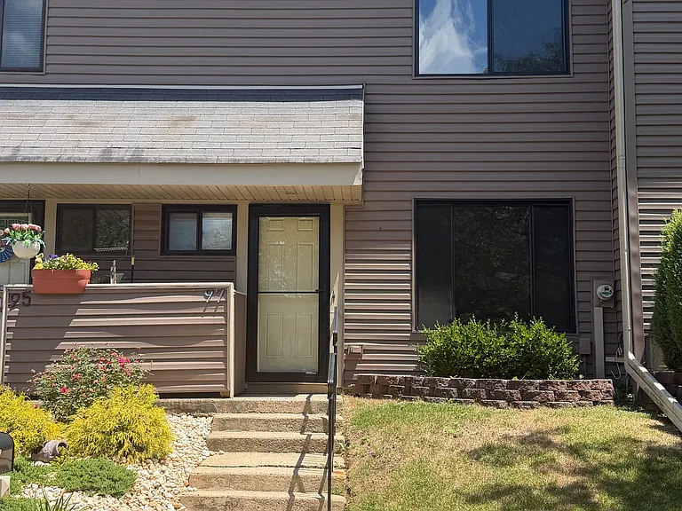 97 Hampton Pl #NA — Photo 2