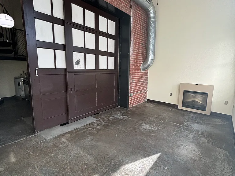 Apartment 33