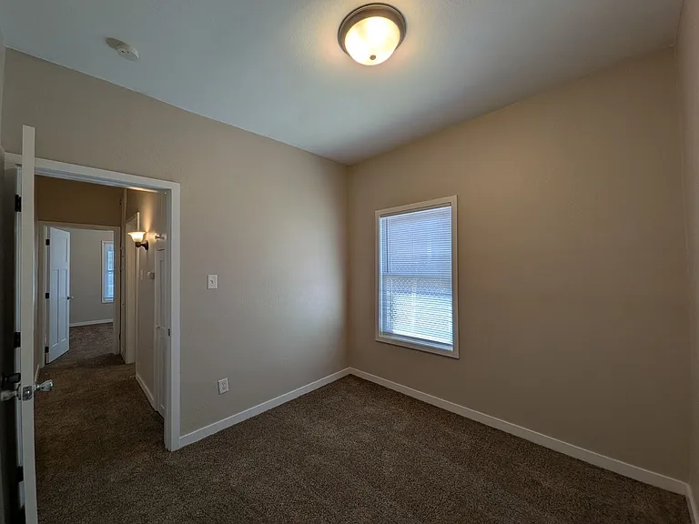 2120 Capitol Ave — Photo 15