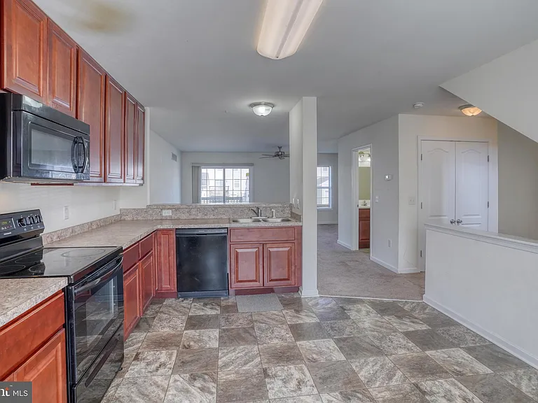 327 Tribbitt St — Photo 3