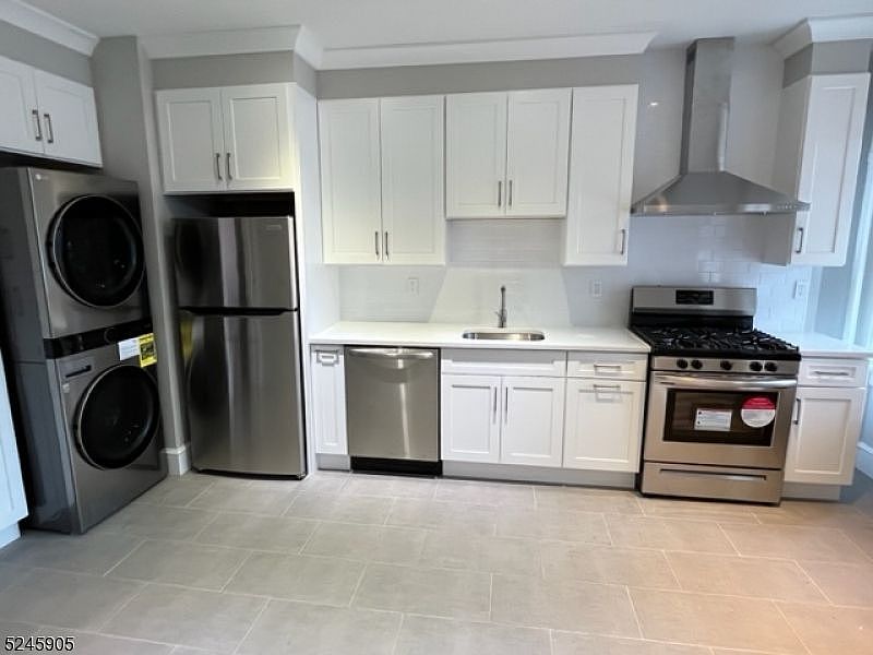 1st image of 29 Carmer Ave
