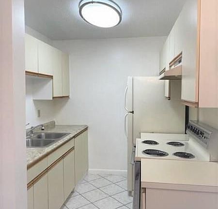 4th image of 3915 S Flagler Dr APT 102