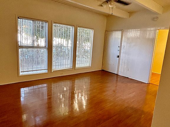 3rd image of 1909 N Beachwood Dr APT 11