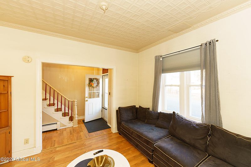 4th image of 72 Willow Street
