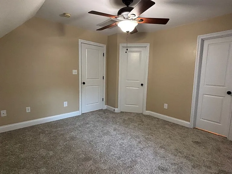 1305 Forest Ave — Photo 25