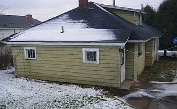 2nd image of 1110 N Milwaukee Ave
