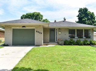 9929 W Grantosa Dr, Wauwatosa, WI 53222