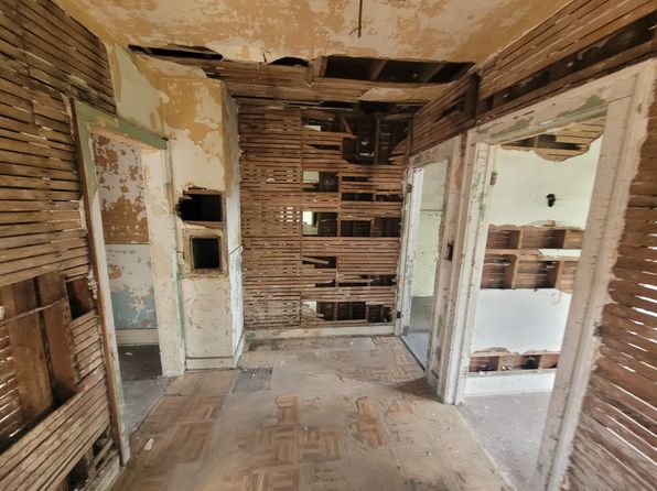 detroit-michigan-88398033 picture