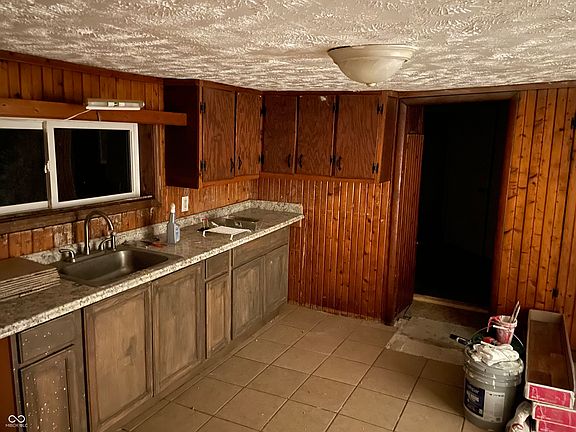 3rd image of 118 W Wine St