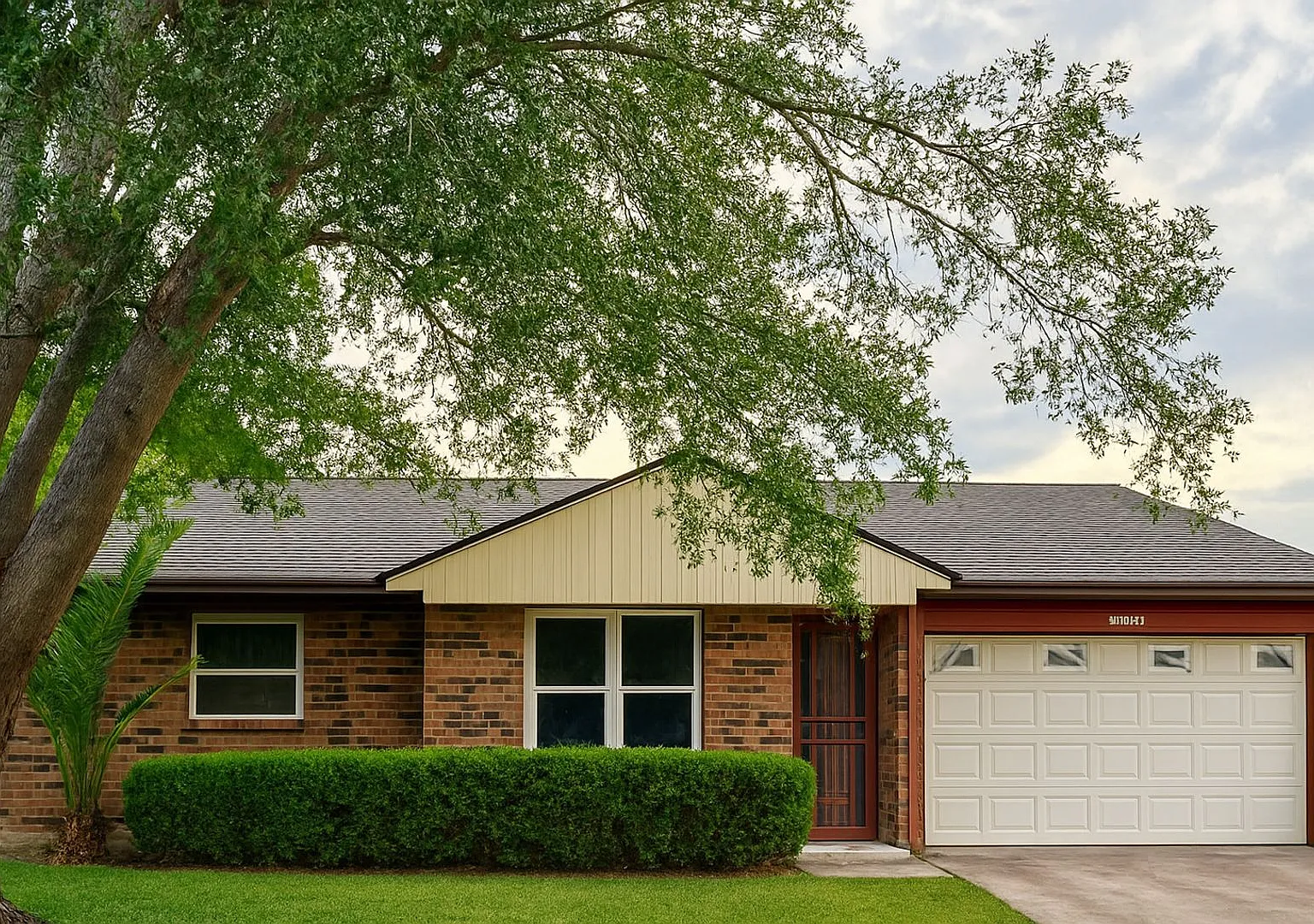 11910 Hunkler Dr. - Ask about our No Cash Security Deposit Option — Photo 1