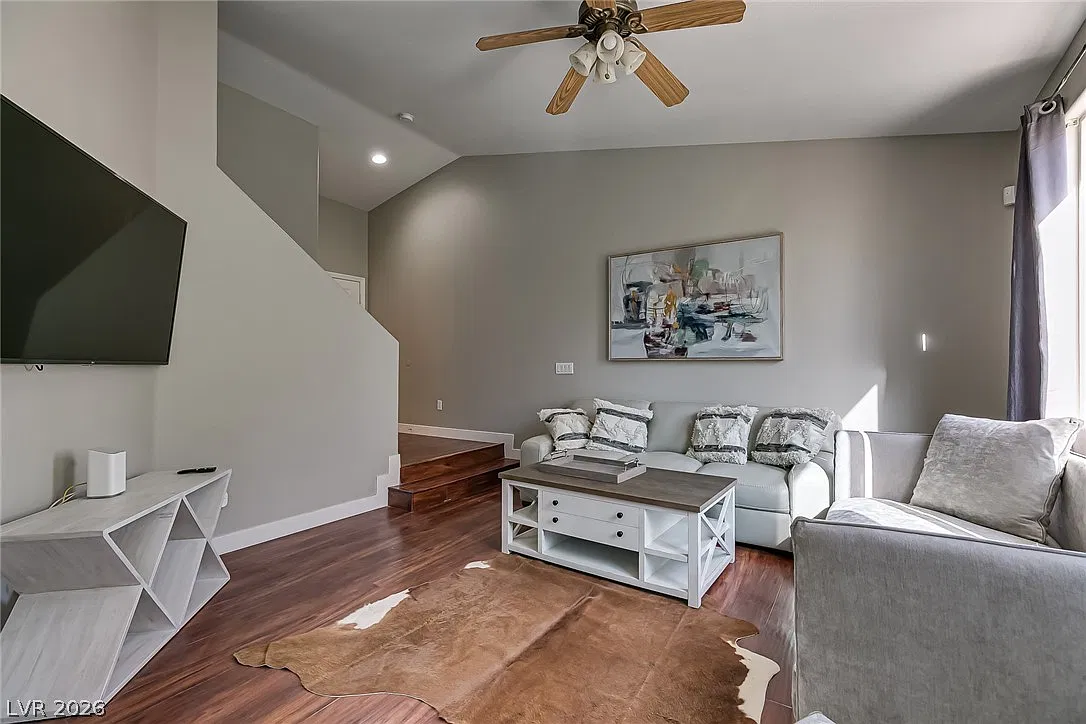 3 bed, 2.5 bath, 1284 sqft, $2,999 — Photo 2