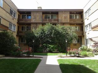 1933 Harrison St #1E, Evanston, IL 60201