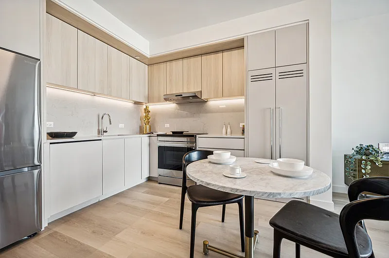 17 Hanover Place — Photo 3