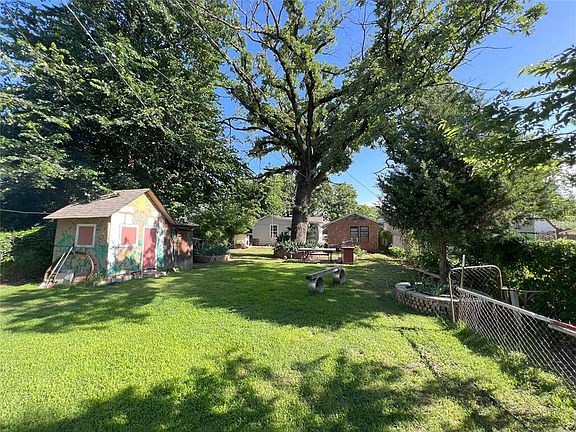 3rd image of 512 SE 13th St