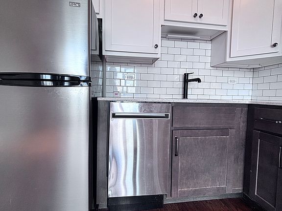 3rd image of 5910-12 N Sheridan Rd #506